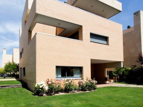 Villa house in Mirasierra