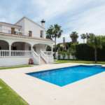 Villa house in Nueva Andalucía