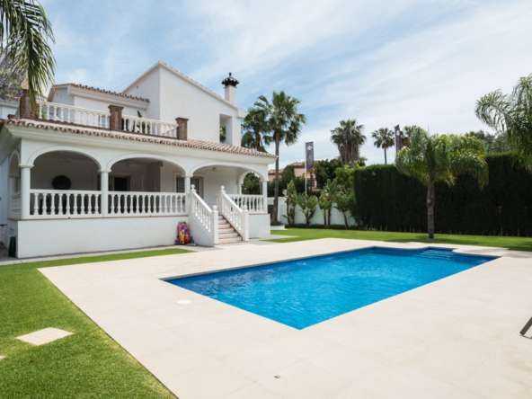 Villa house in Nueva Andalucía